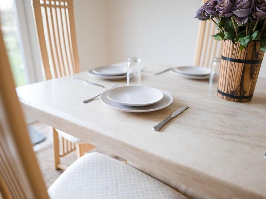 Charming Cottage Getaway In Altrincham Eksteriør bilde